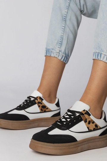 Zapatillas deportivas blancas y negras con inserción de pantera, "Meril"