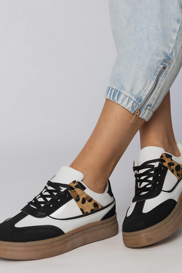 Zapatillas deportivas blancas y negras con inserción de pantera, "Meril" 2