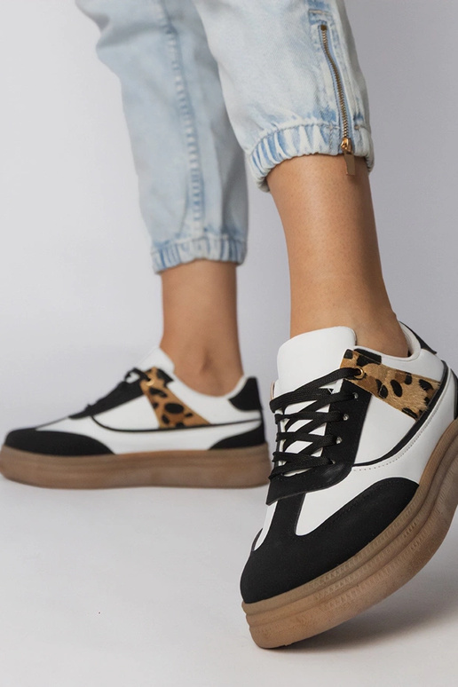 Zapatillas deportivas blancas y...