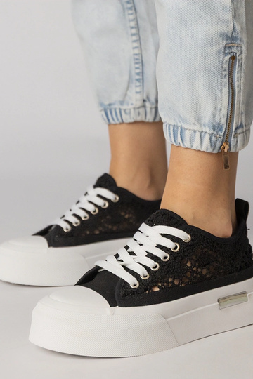 Zapatillas deportivas de mujer negras con diseño de encaje, "Runna" 2