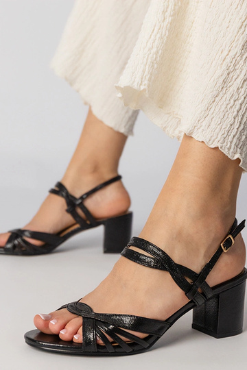 Sandalias de mujer negras...