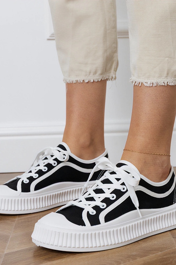 Zapatillas de mujer negras con plataforma, "Salis"