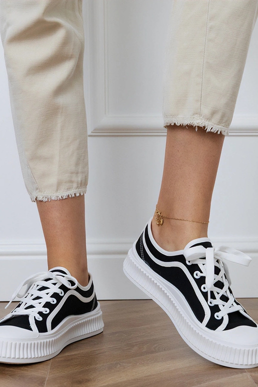 Zapatillas de mujer negras con... Zapatillas de mujer negras con...