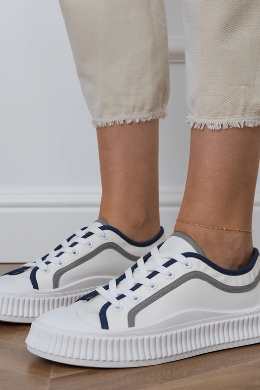 Zapatillas de mujer blancas con... Zapatillas de mujer blancas con...