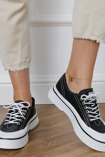 Zapatillas de mujer negras con plataforma, "Greta" 2