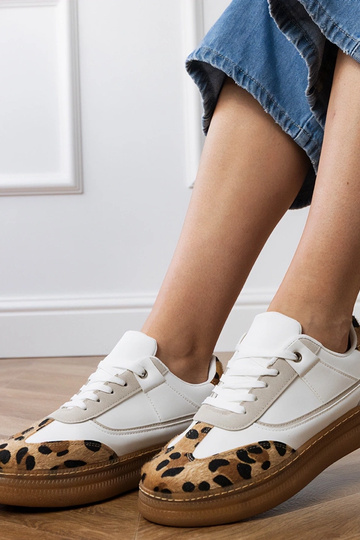 Zapatillas deportivas blancas con inserciones de pantera, "Meril" 2