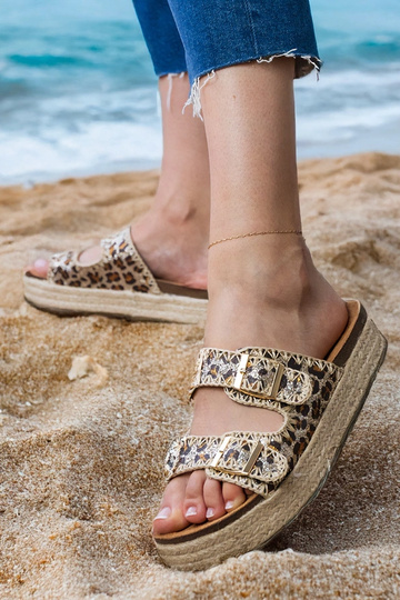 Induri espadrilles brillantes de leopardo con hebillas
