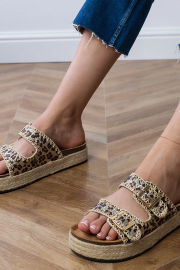 Induri espadrilles brillantes de leopardo con hebillas 2