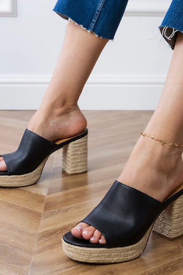 Grande espadrilles negras...