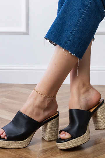 Grande espadrilles negras... 2