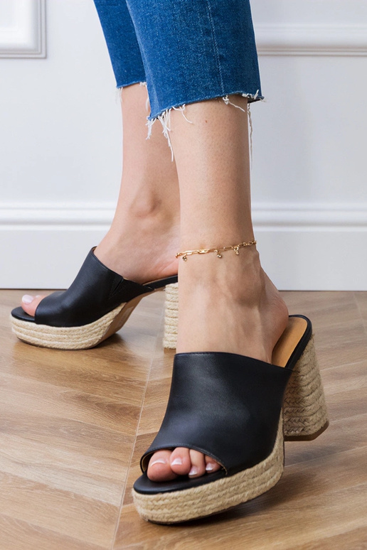 Grande espadrilles negras de tacón