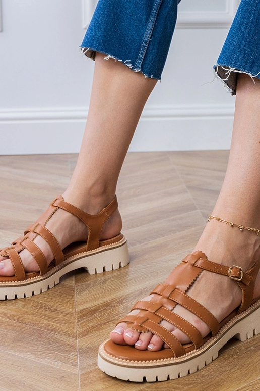 Sandalias gladiadoras marrones con... Sandalias gladiadoras marrones con...