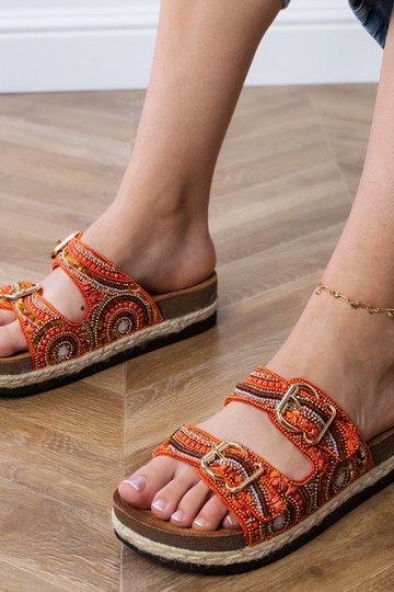 Zapatillas étnicas naranjas con hebillas en las tiras, "Zebrina"