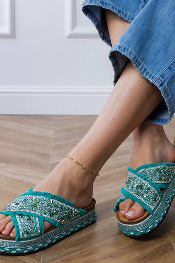 Zapatillas verdes con cristales de circonio en las correas, "Kelara" 2