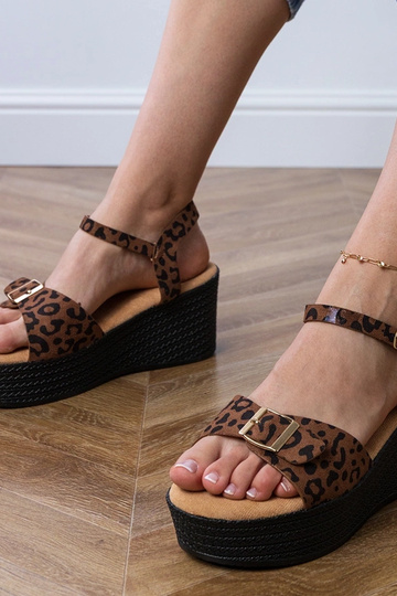 Sandalias de mujer de patrón de pantera con hebilla decorativa, "Sarni"
