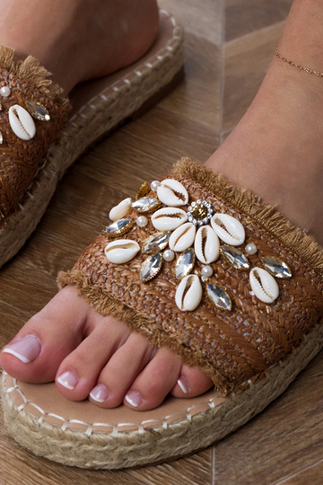 Espadrilles trenzadas marrones con conchas Morsa