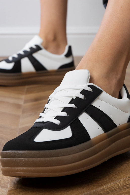 Zapatillas deportivas negras de mujer...