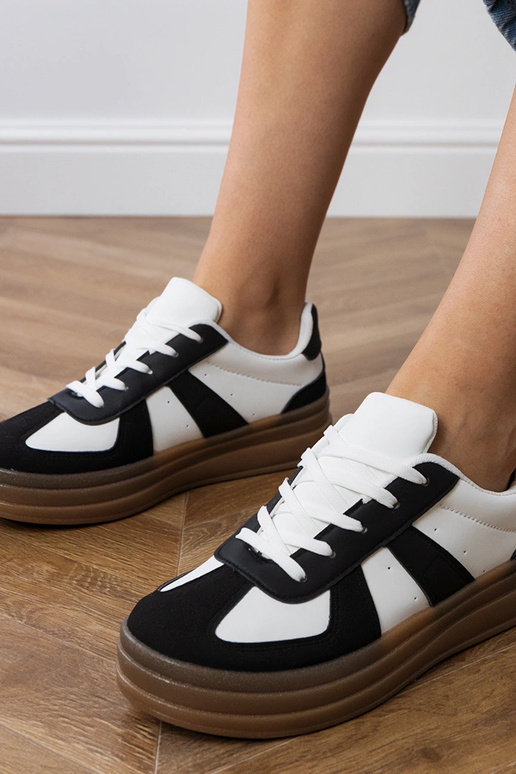 Zapatillas deportivas negras de mujer...