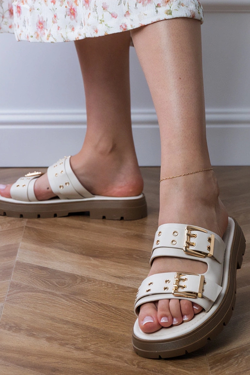 Pantuflas planas color arena con...