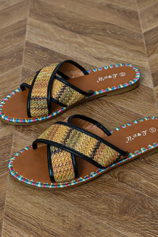 Pantuflas planas negras con bordados...