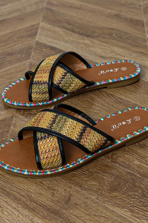 Pantuflas planas negras con bordados...