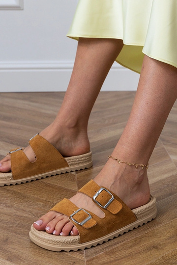 Pantuflas marrones planas... 2