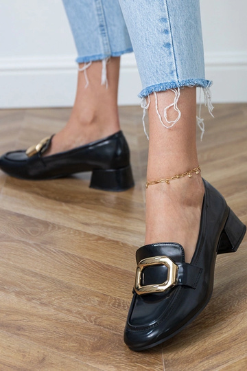 Botines negros para mujer de tacón bajo con decoración dorada Mareda 2