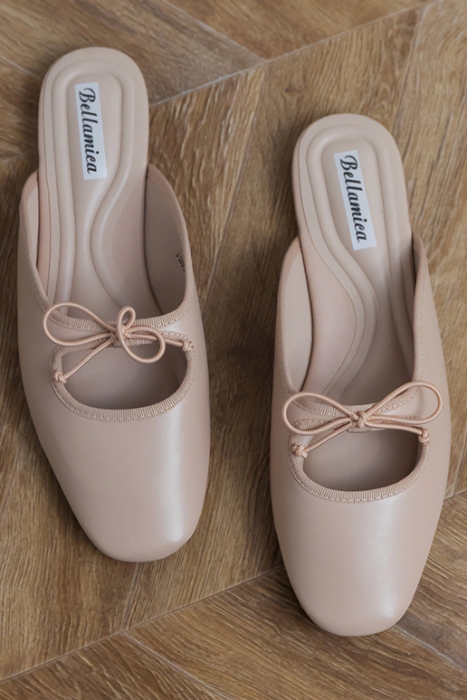 Pantuflas color arena cerradas con...