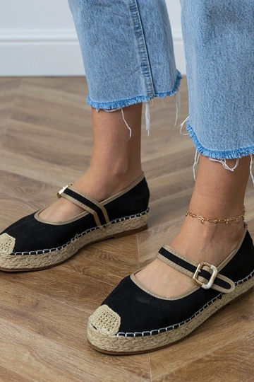 Espadrilles negras con hebilla decorativa Pilata