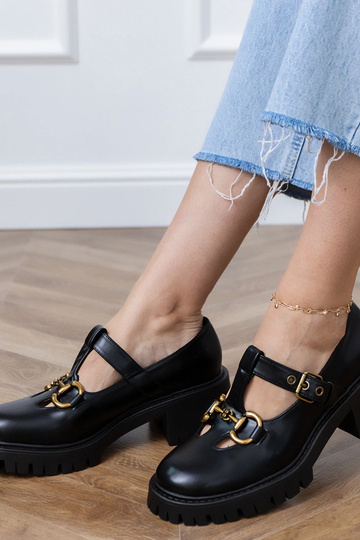 Zapatos negros con suela... 2