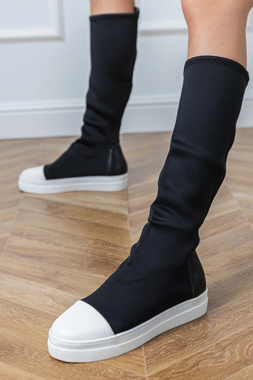 Botines deportivos negros... 2