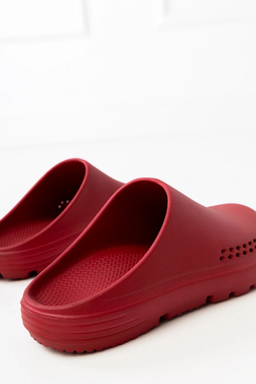 Zapatillas cerradas rojas...