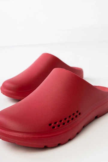 Zapatillas cerradas rojas... 2