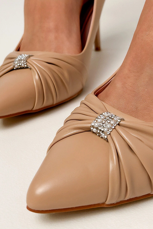 Sandalias clásicas marrones con tacón... Sandalias clásicas marrones con tacón...