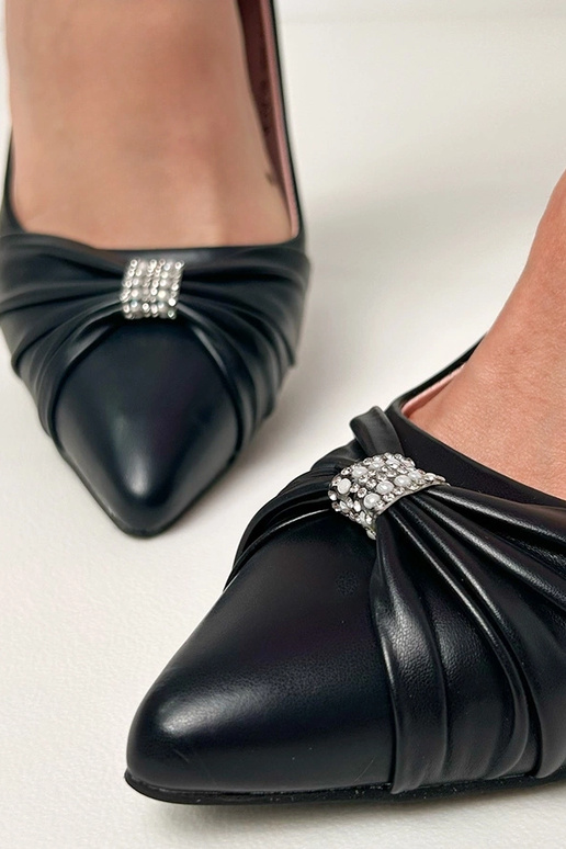 Sandalias clásicas negras con tacón...