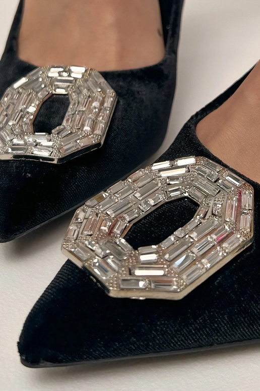 Sandalias negras con tacón de aguja... Sandalias negras con tacón de aguja...