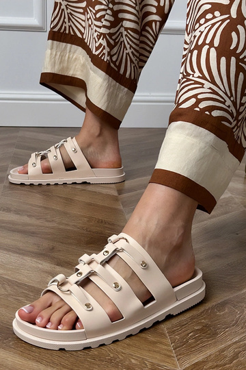 Zapatillas romanas color arena con clavos Elenois 2