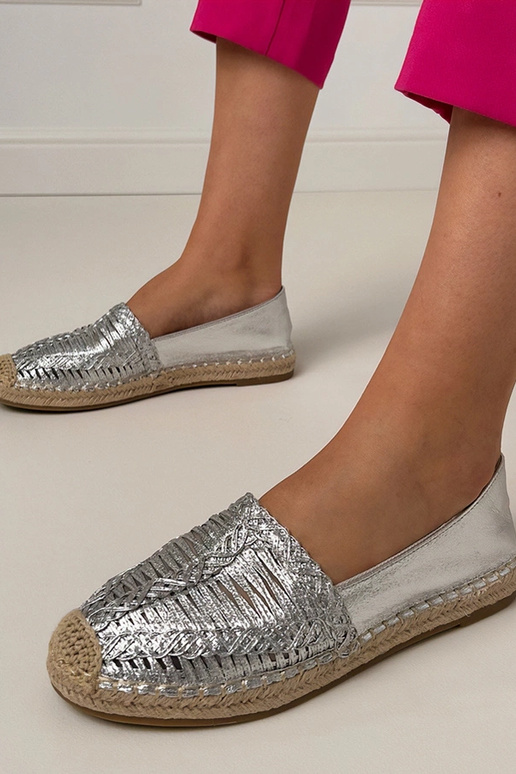 Espadrilles plateadas caladas con...