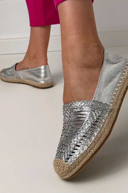 Espadrilles plateadas caladas con...