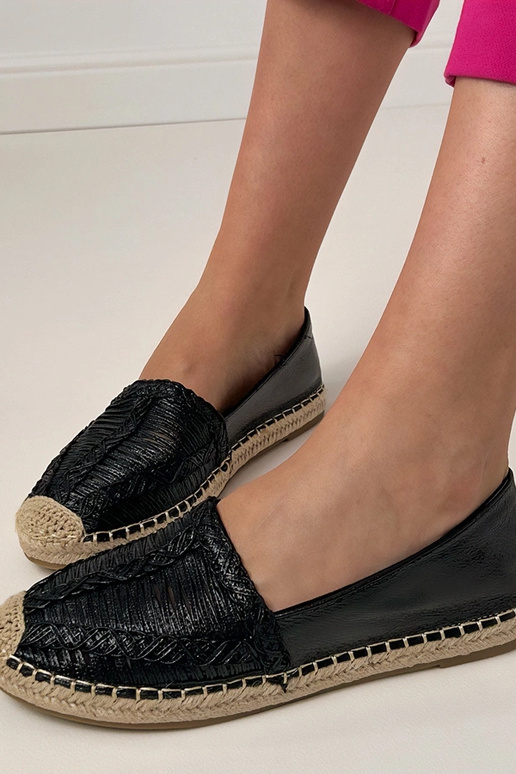 Espadrilles negras caladas con...