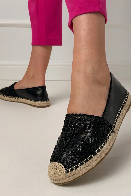 Espadrilles negras caladas con...