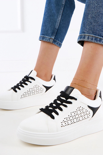 Zapatillas blancas con detalles negros en plataforma Remmi