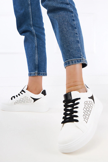 Zapatillas blancas con detalles negros en plataforma Remmi 2
