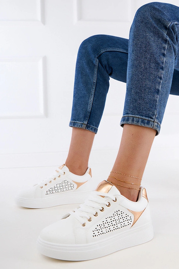 Zapatillas blancas con detalles dorados en plataforma Remmi 2