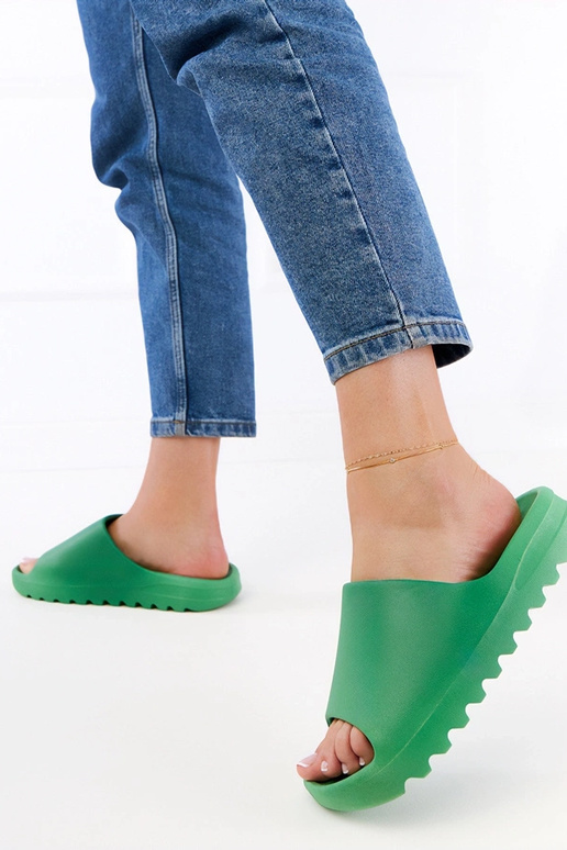 Chanclas verdes de goma para mujeres...