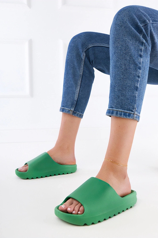 Chanclas verdes de goma para mujeres...