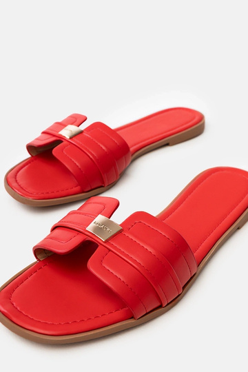 Chanclas rojas para mujeres con adorno en la tira Lawenda