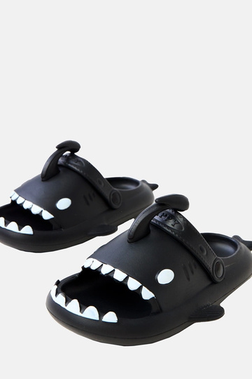 Zapatillas infantiles negras con motivos de tiburones Tossi