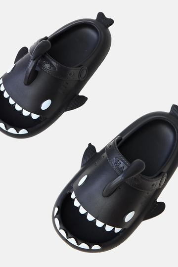 Zapatillas infantiles negras con motivos de tiburones Tossi 2