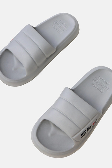 Zapatillas de goma grises...